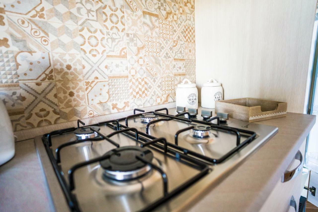 Sisters In Law Guesthouse مونوبولي المظهر الخارجي الصورة