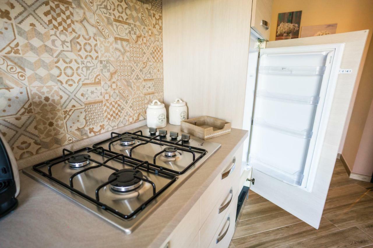 Sisters In Law Guesthouse مونوبولي المظهر الخارجي الصورة